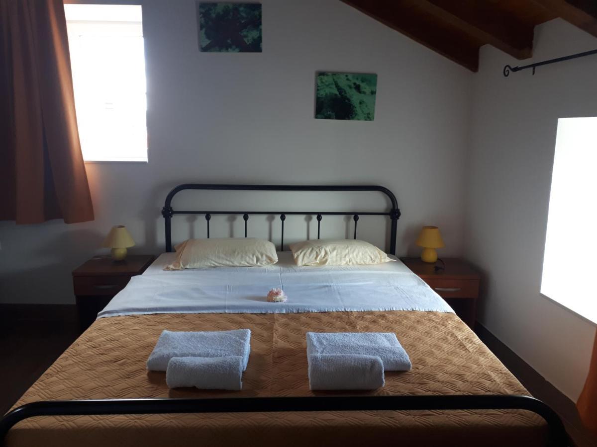 Guest House Provista Veli Iz Ngoại thất bức ảnh