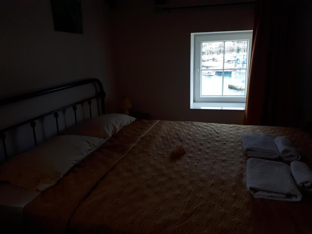 Guest House Provista Veli Iz Ngoại thất bức ảnh