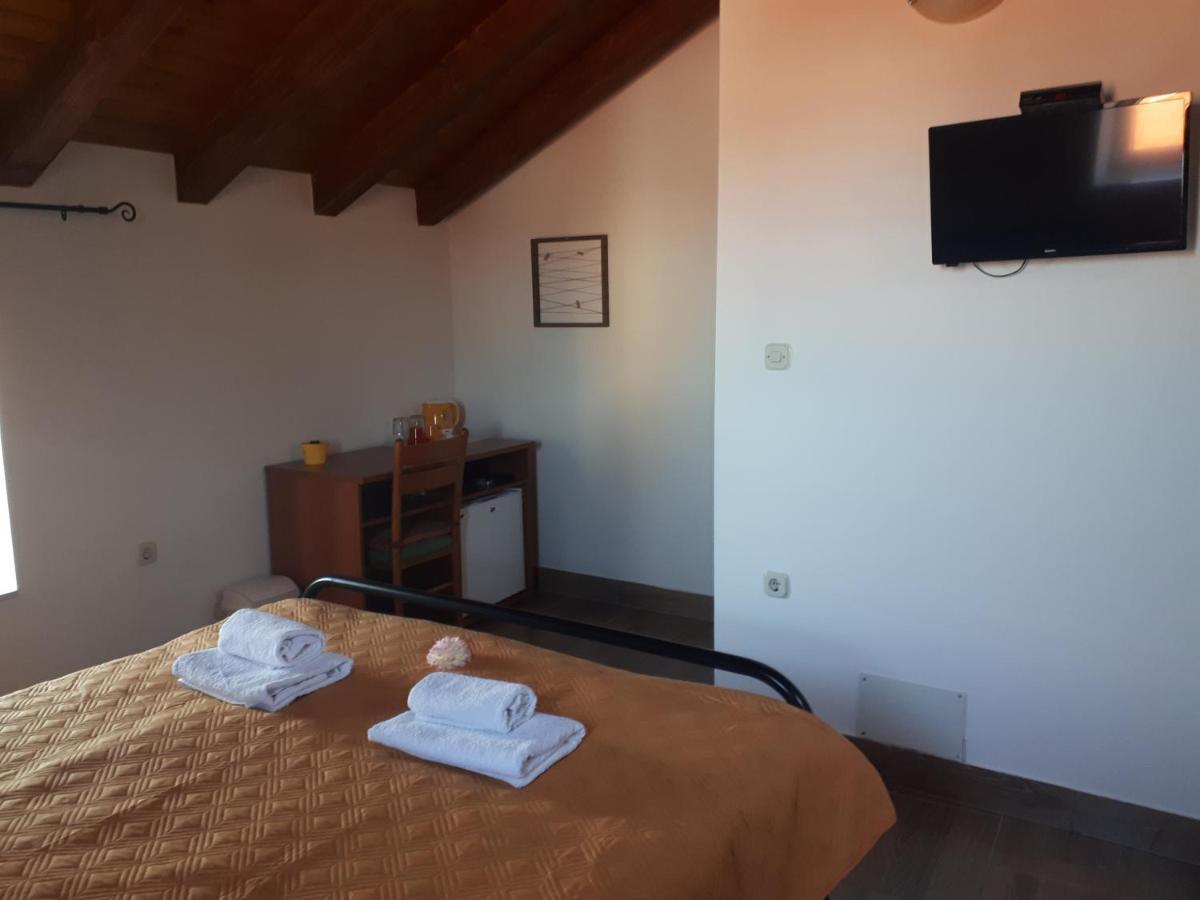 Guest House Provista Veli Iz Ngoại thất bức ảnh