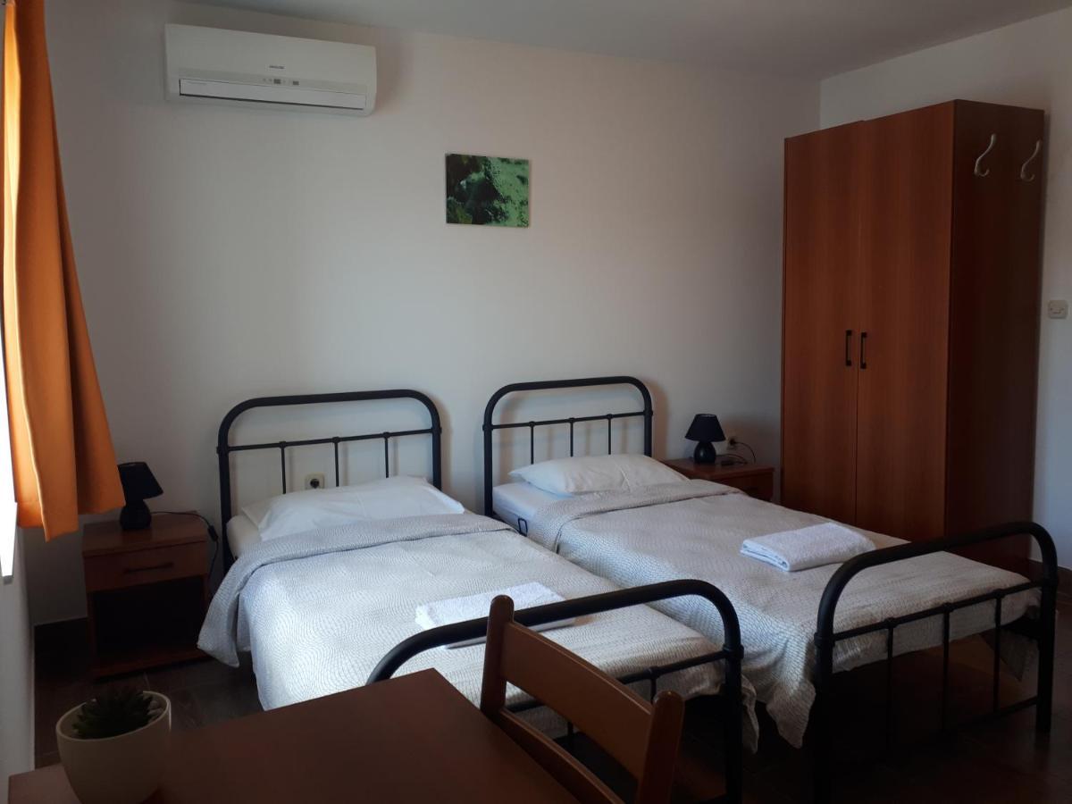 Guest House Provista Veli Iz Ngoại thất bức ảnh