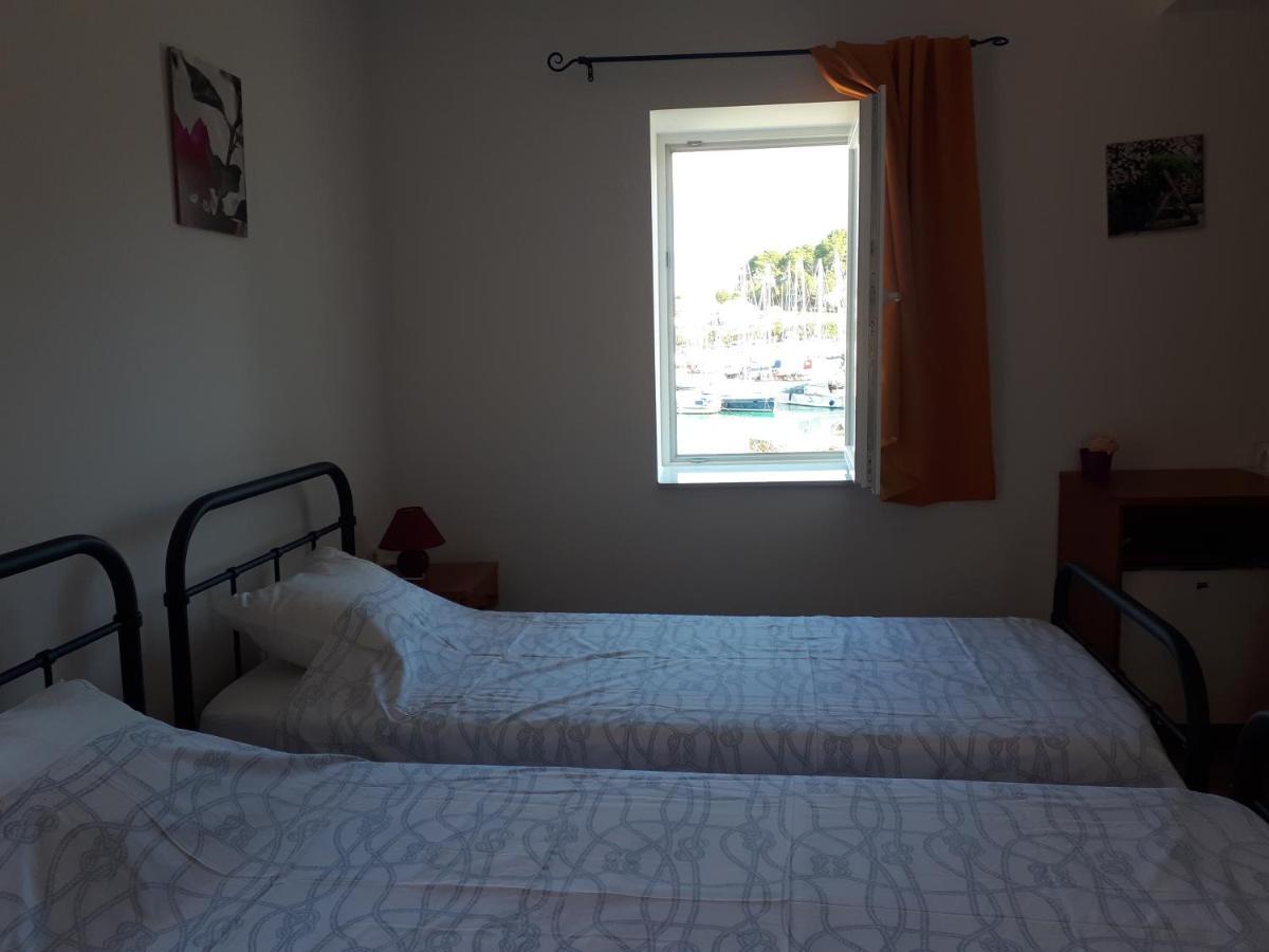 Guest House Provista Veli Iz Ngoại thất bức ảnh
