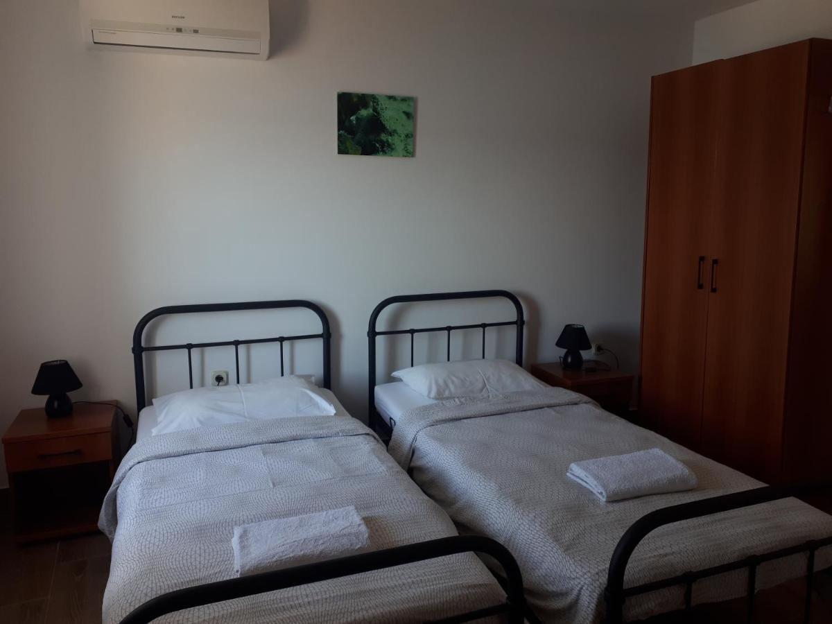 Guest House Provista Veli Iz Ngoại thất bức ảnh